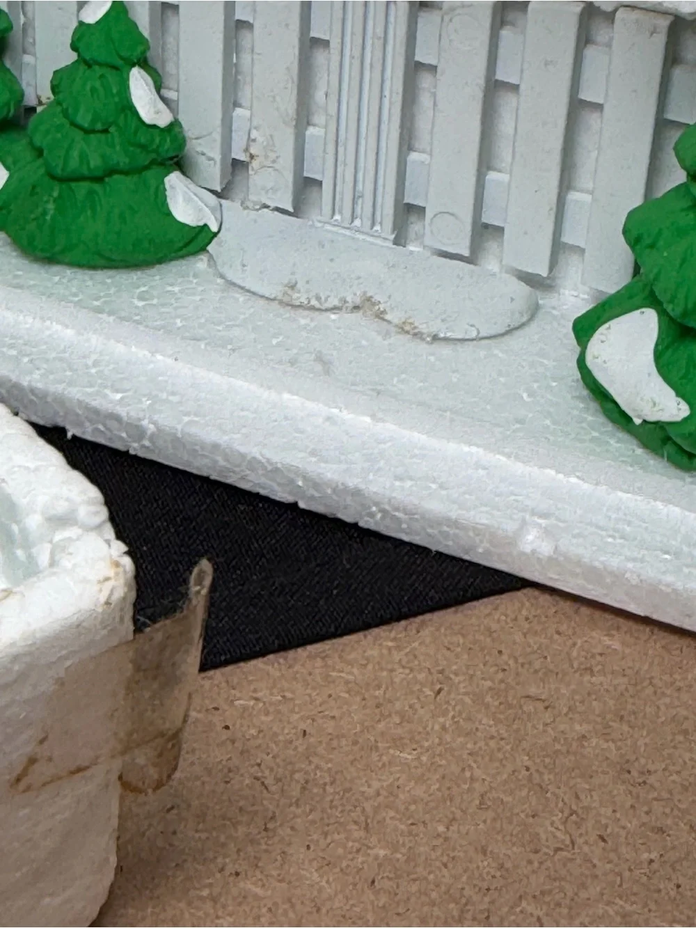 Dept 56 Original Snow Village “Frosty Tree-Lined Picket Fence” Accessory #5207-8
